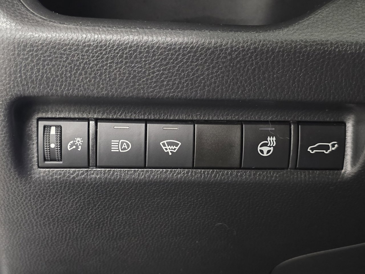 Certified 2022 Toyota RAV4 XLE Premium AWD/4WD image 9