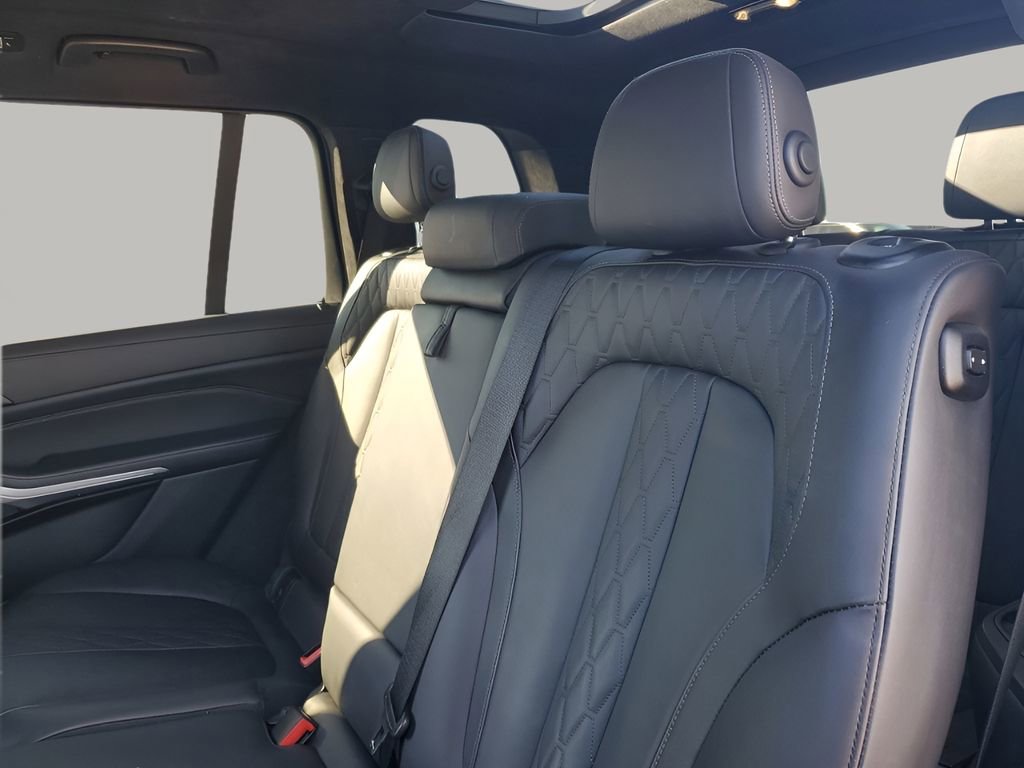 Used 2023 BMW X7 xDrive40i w/ M Sport Package image 19