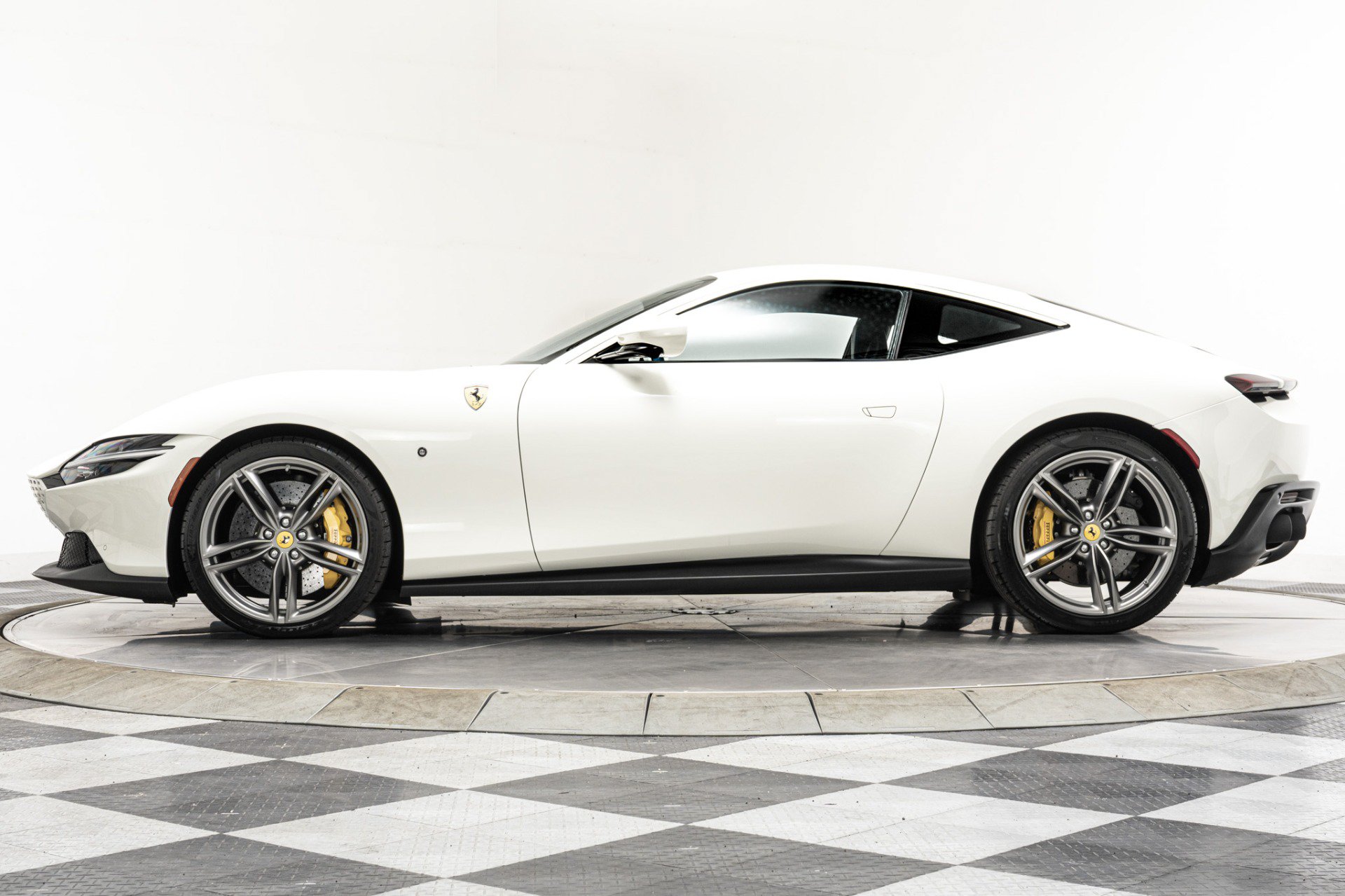 Used 2022 Ferrari Roma RWD image 6