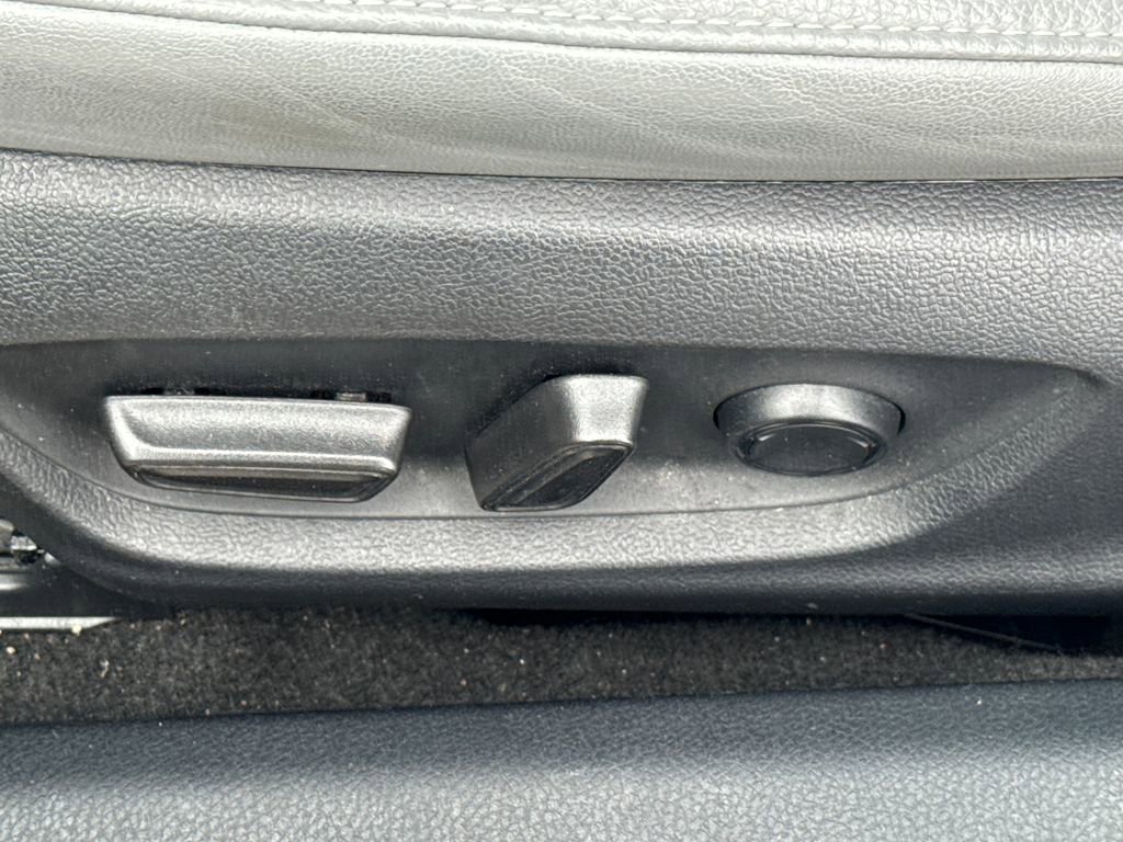 Used 2021 Toyota Avalon XLE w/ Moonroof Package image 43