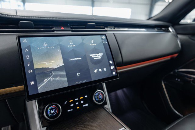 Used 2023 Land Rover Range Rover Long Wheelbase Autobiography image 33