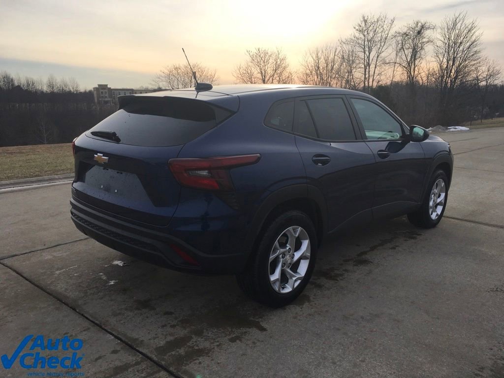 Used 2024 Chevrolet Trax LS w/ LS Convenience Package image 6