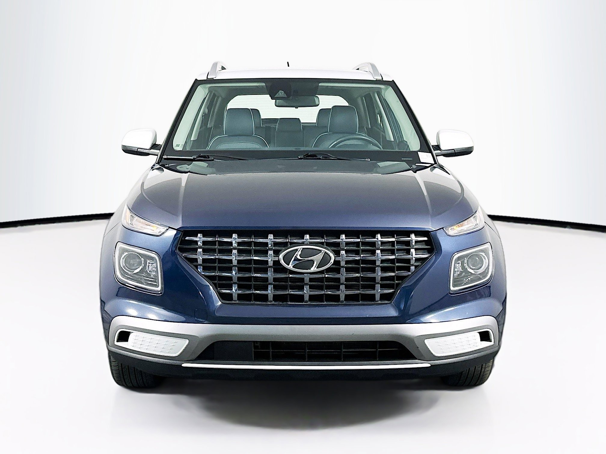 Used 2024 Hyundai Venue Limited image 2