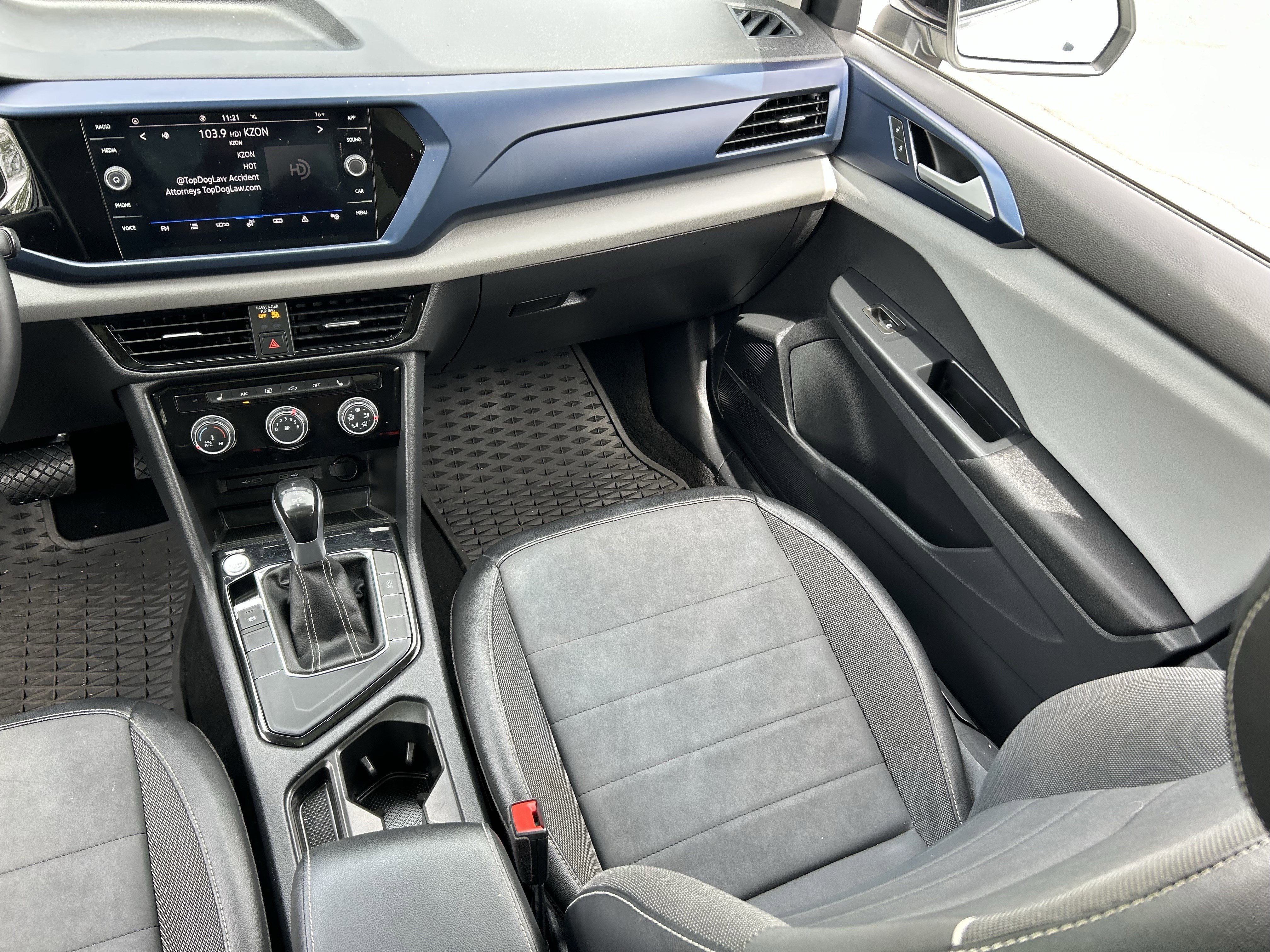 Used 2023 Volkswagen Taos SE w/ Panoramic Sunroof Package image 14