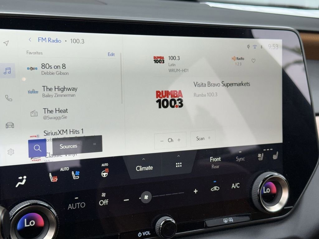 Used 2025 Lexus RX 350 Premium w/ Accessory Package (Z1) image 23