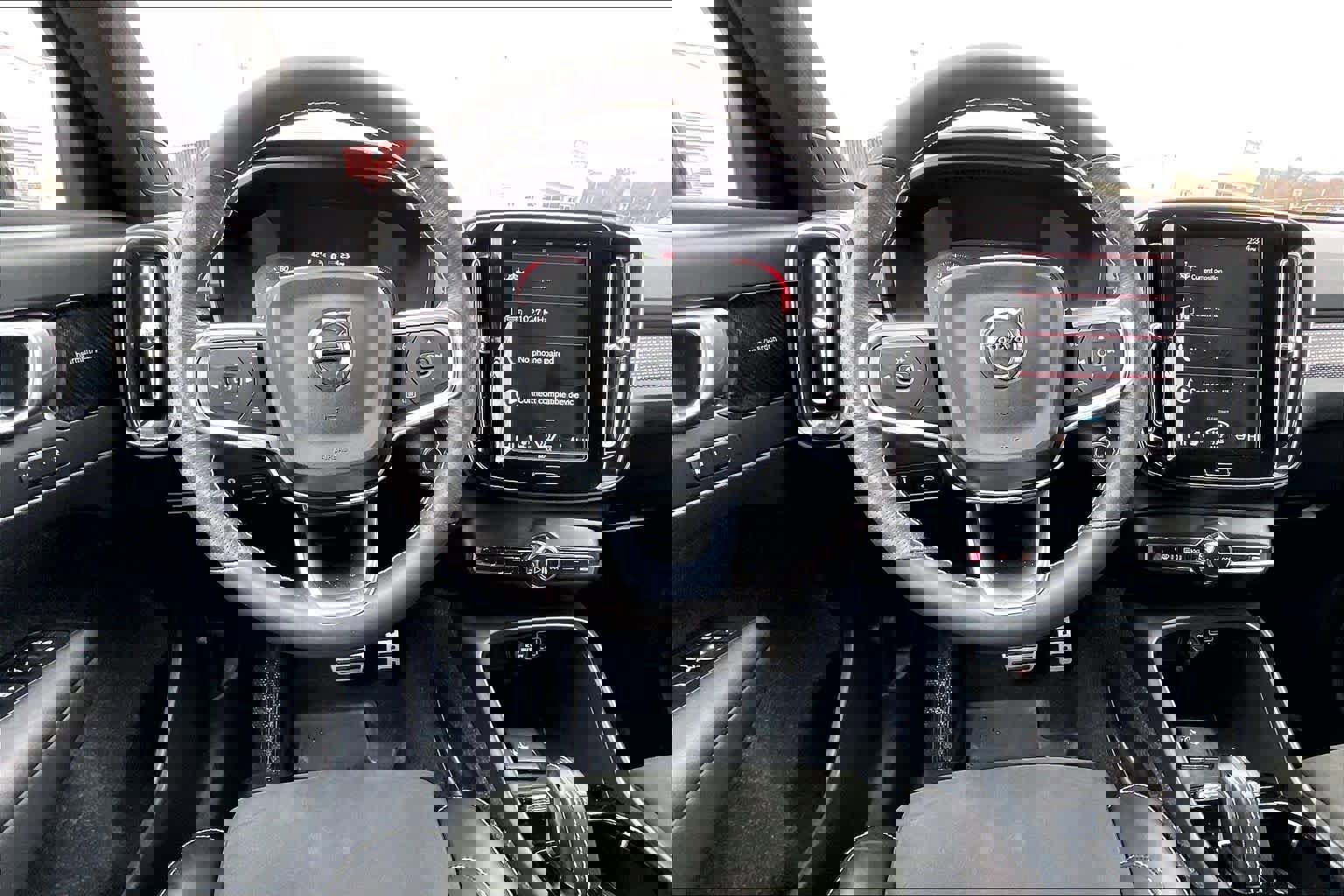 Used 2021 Volvo XC40 T5 R-Design w/ Advanced Package image 5