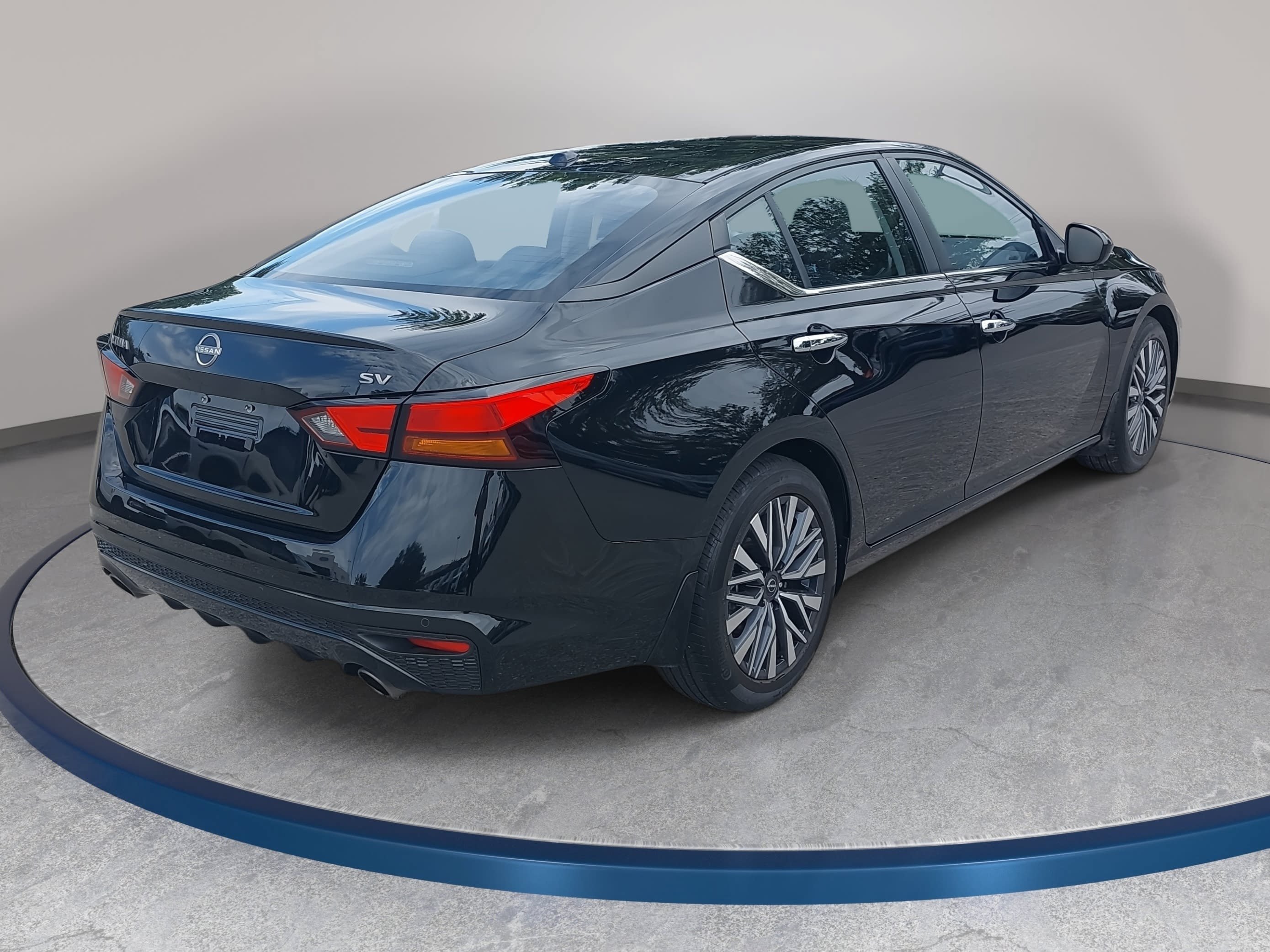 Used 2024 Nissan Altima 2.5 SV w/ SV Premium Package FWD image 5