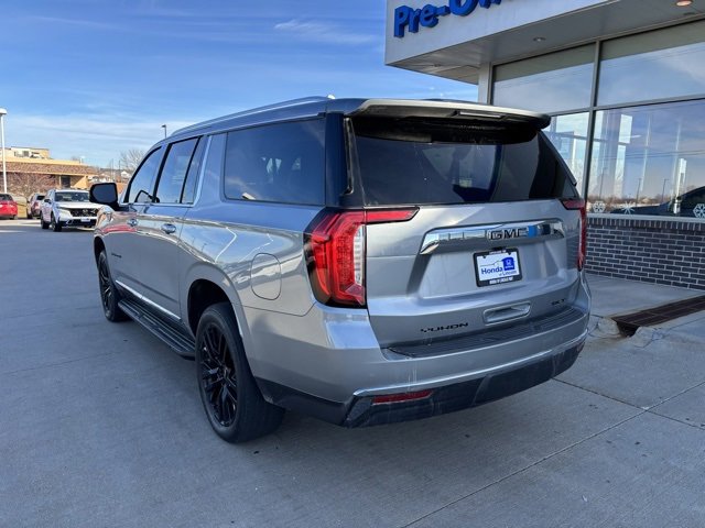 Used 2024 GMC Yukon XL SLT w/ SLT Premium Package image 7