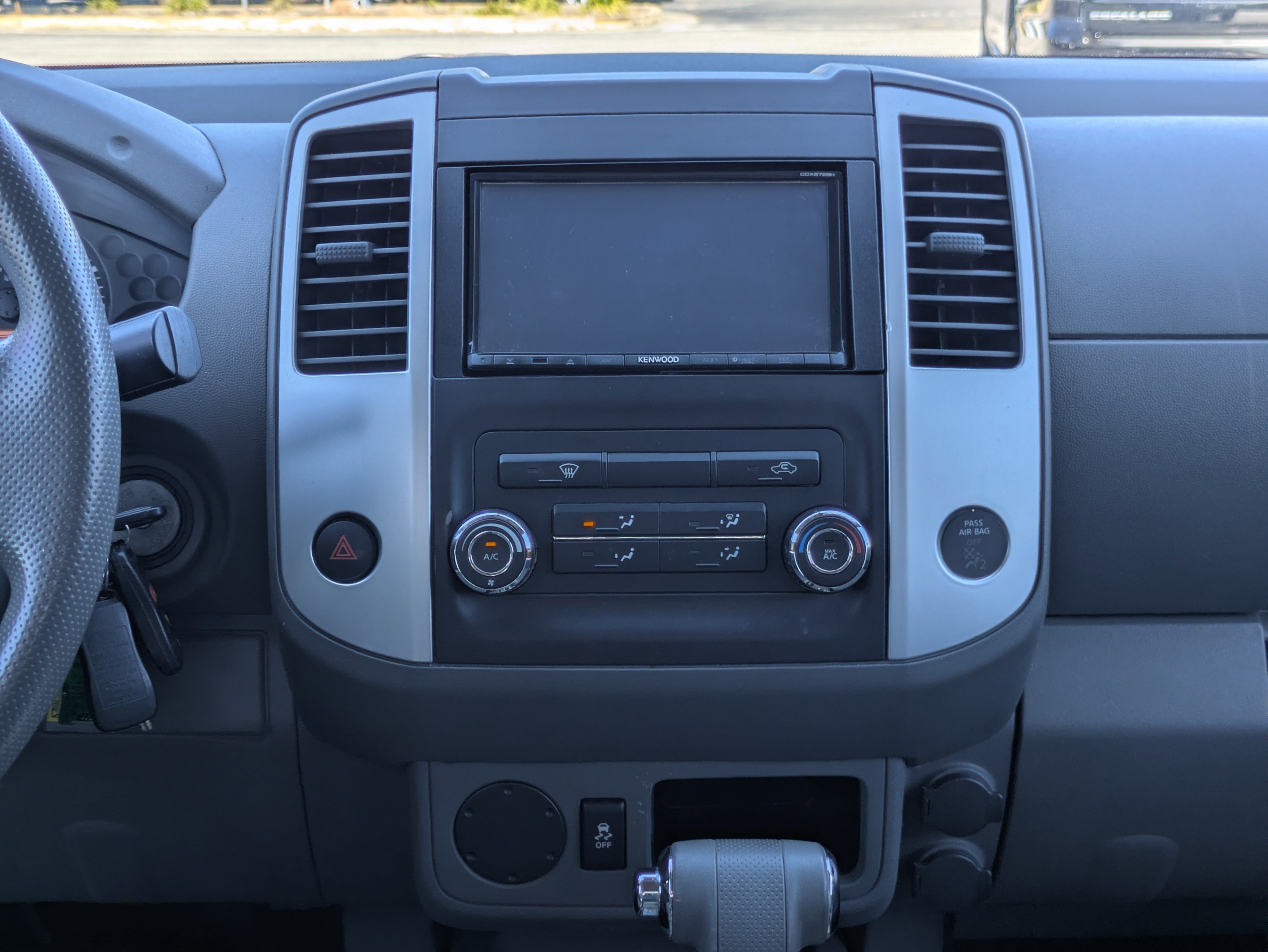 Used 2015 Nissan Frontier SV image 5