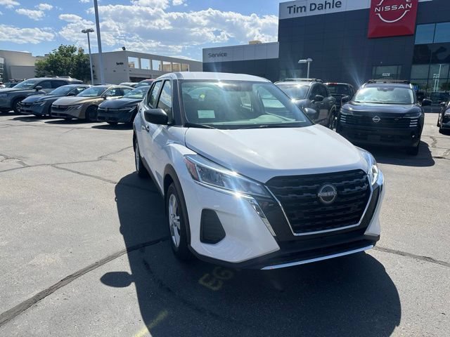 New 2025 Nissan Kicks Play S FWD image 3