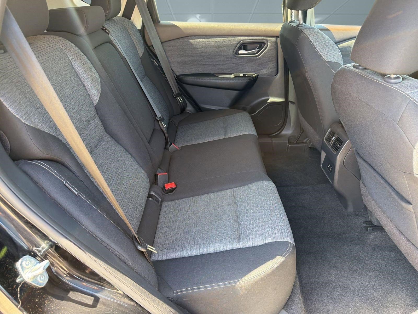 Used 2023 Nissan Rogue SV image 28