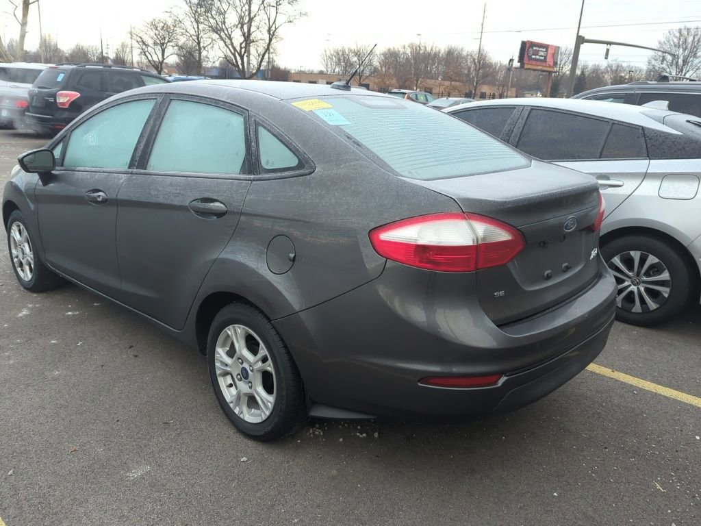 Used 2015 Ford Fiesta SE image 4