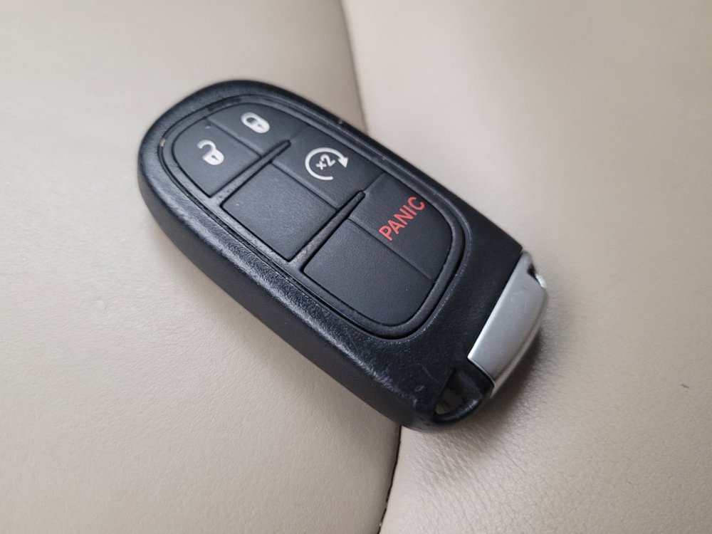 Used 2016 Jeep Cherokee Limited image 32