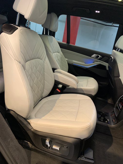 Used 2024 BMW X7 xDrive40i w/ M Sport Package AWD/4WD image 76