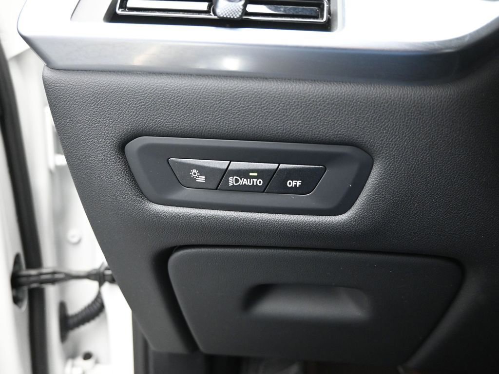 Used 2025 BMW X5 xDrive50e AWD/4WD image 13
