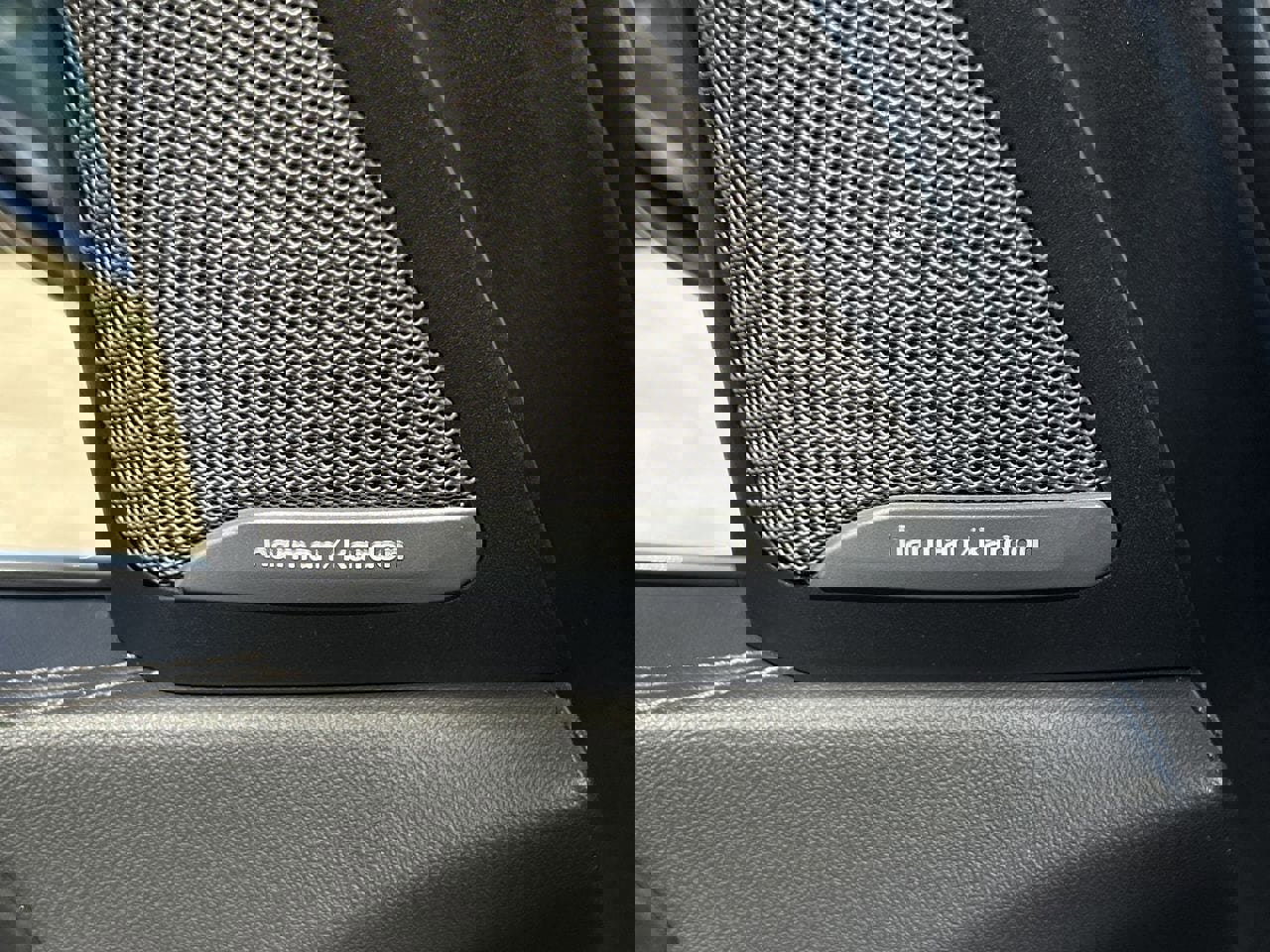 Used 2023 BMW X7 xDrive40i w/ Executive Package image 24