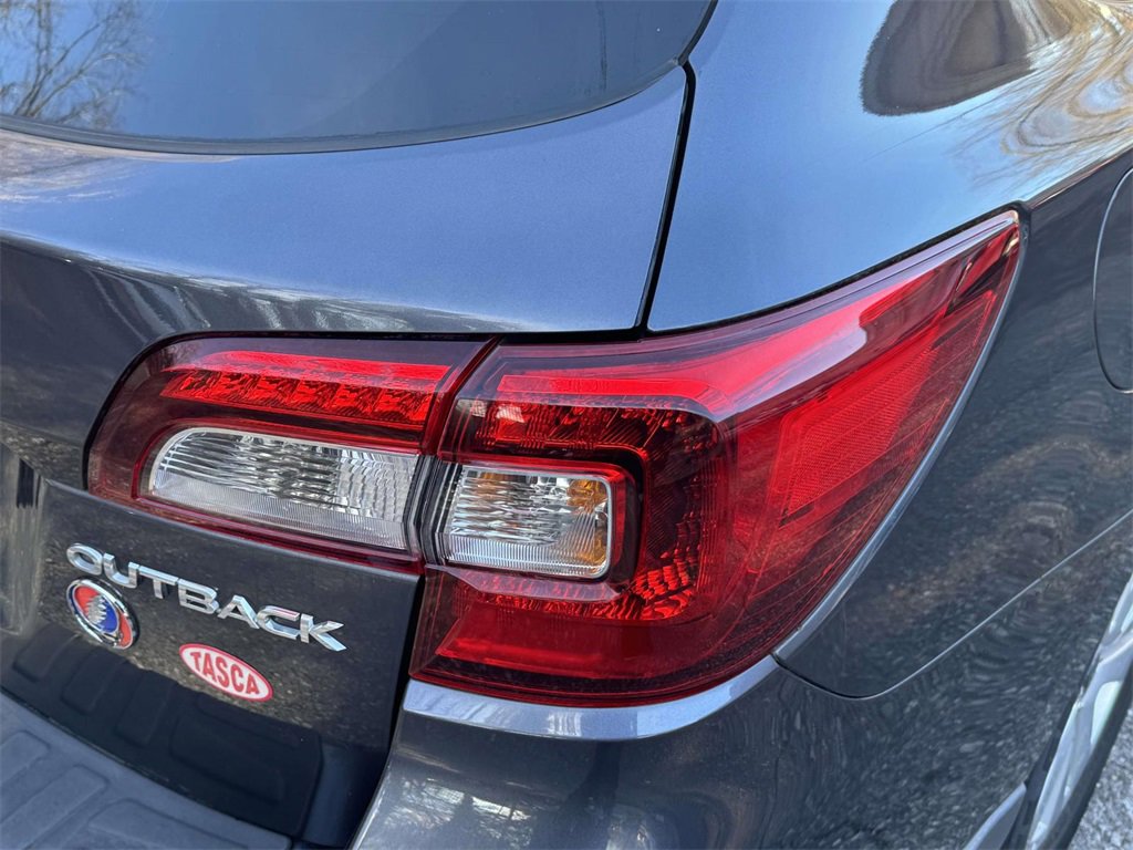 Used 2016 Subaru Outback 2.5i Premium image 10