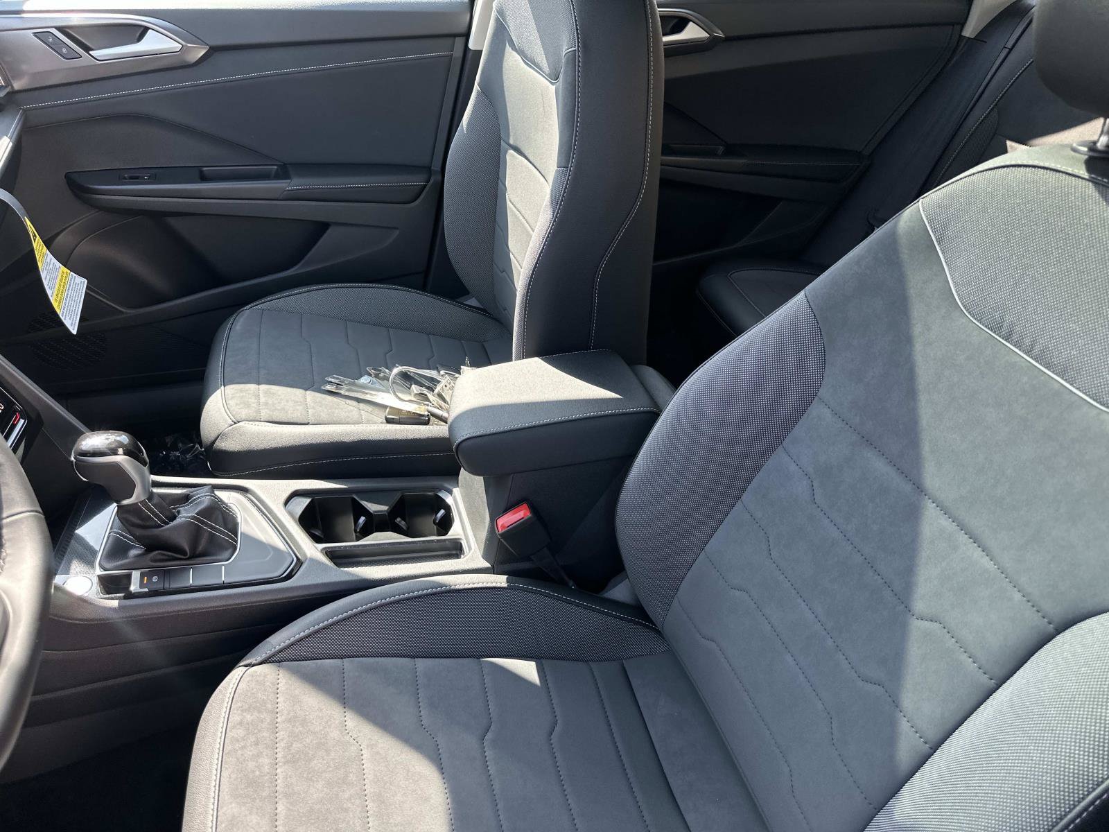 New 2027 Volkswagen Taos SE FWD image 24