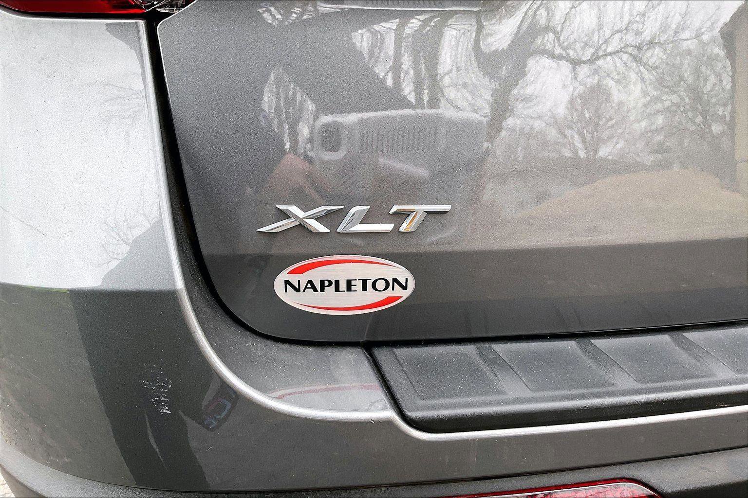 Used 2023 Ford Explorer XLT AWD/4WD image 9