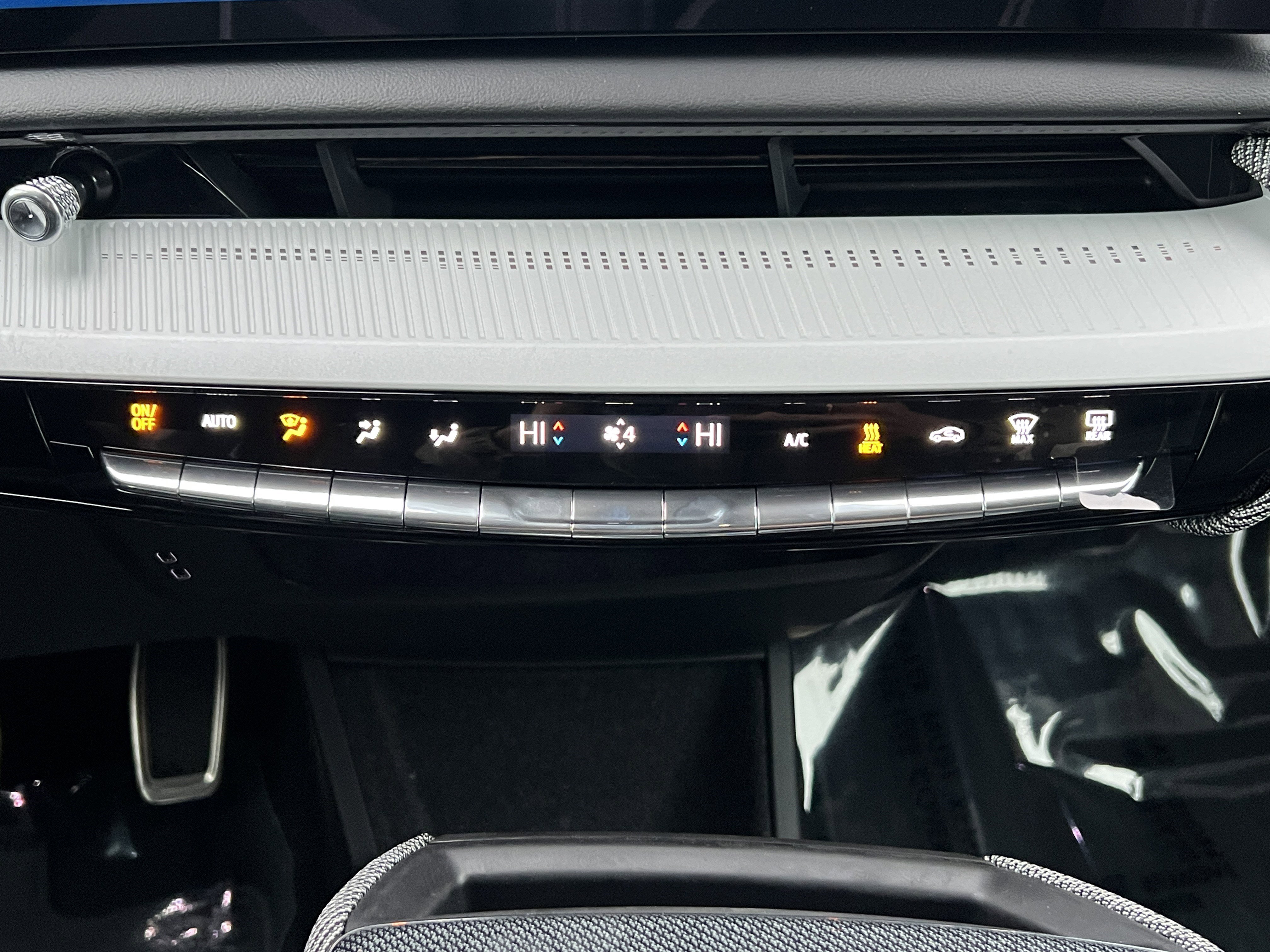 New 2025 Cadillac Optiq Sport 2 image 31