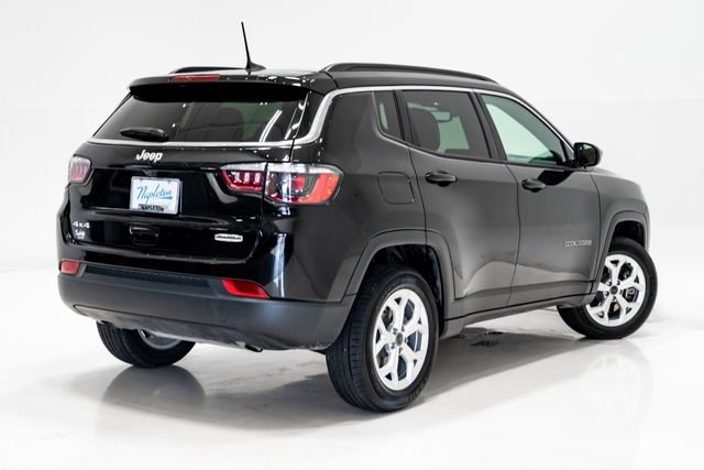 Used 2025 Jeep Compass Latitude w/ Sun & Sound Group AWD/4WD image 38