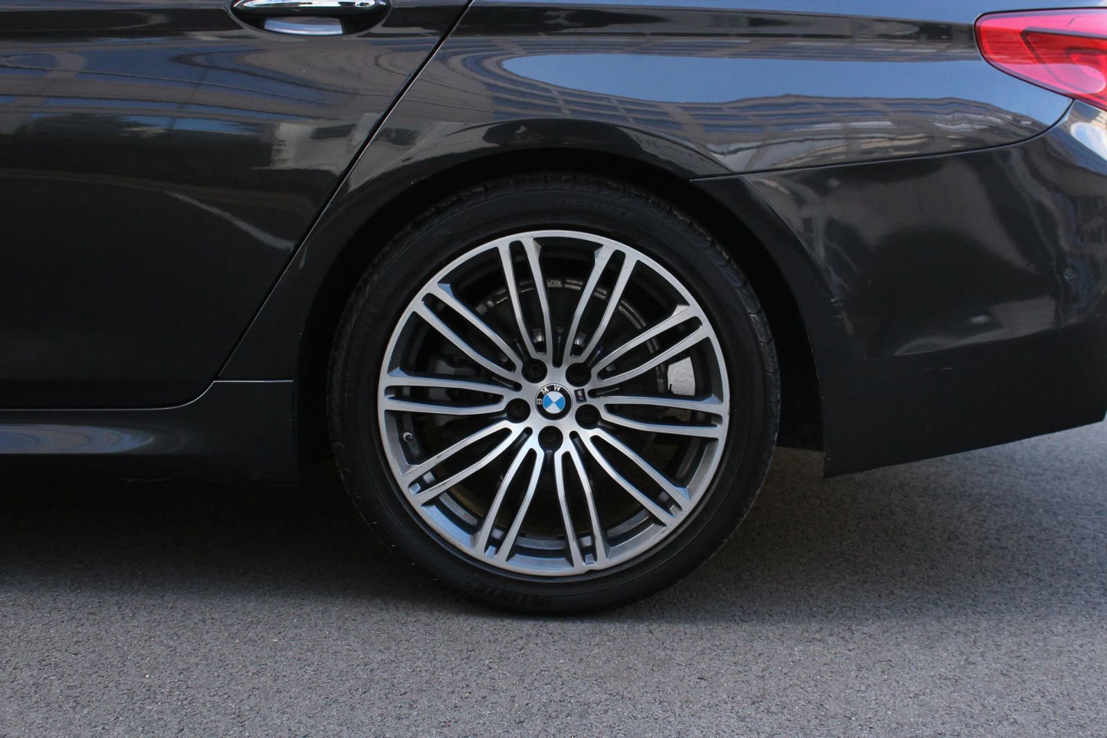 Used 2018 BMW 530i xDrive AWD/4WD image 10