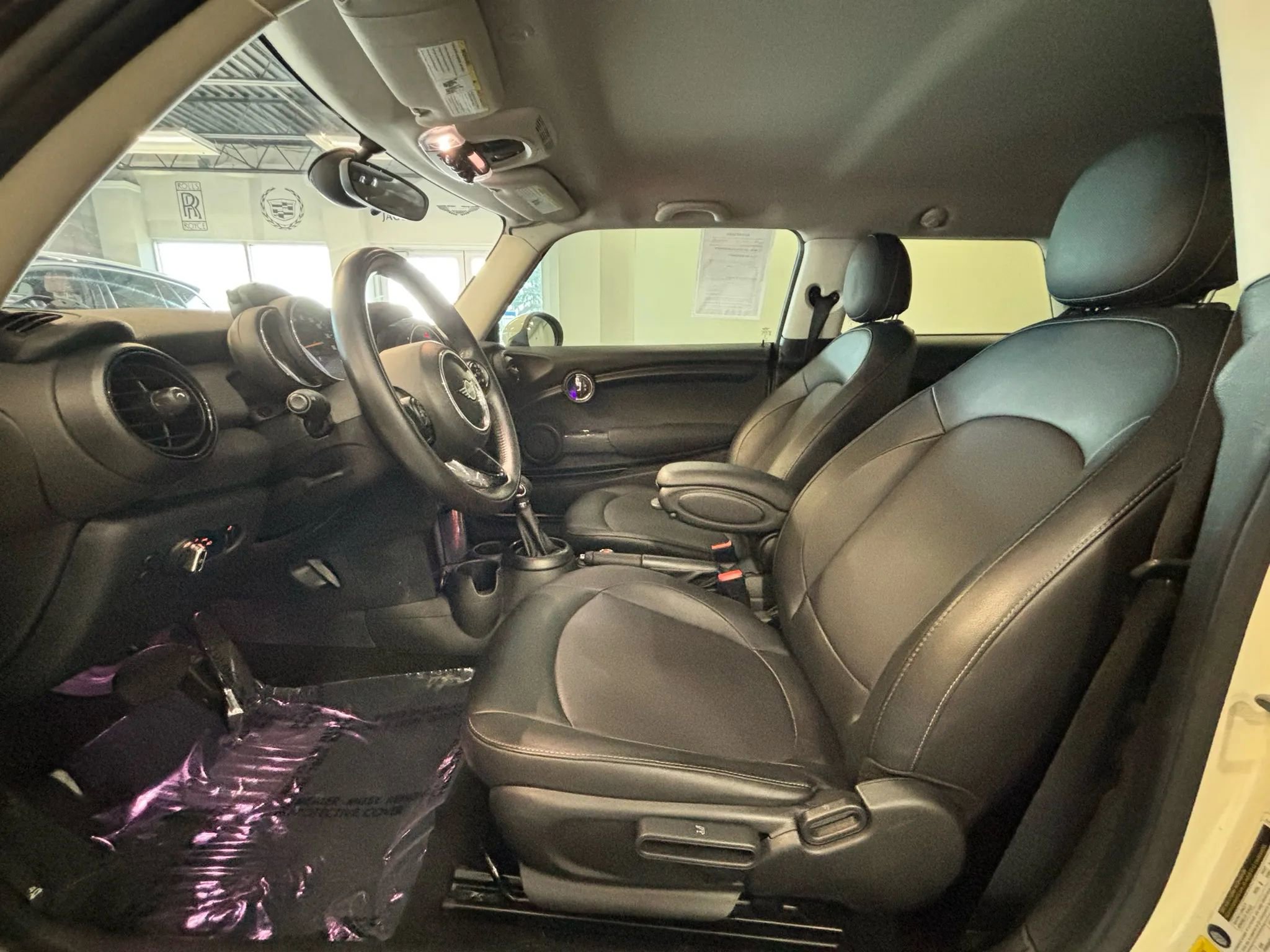 Used 2019 MINI Cooper 2-Door Hardtop w/ Signature Upholstery Package image 9