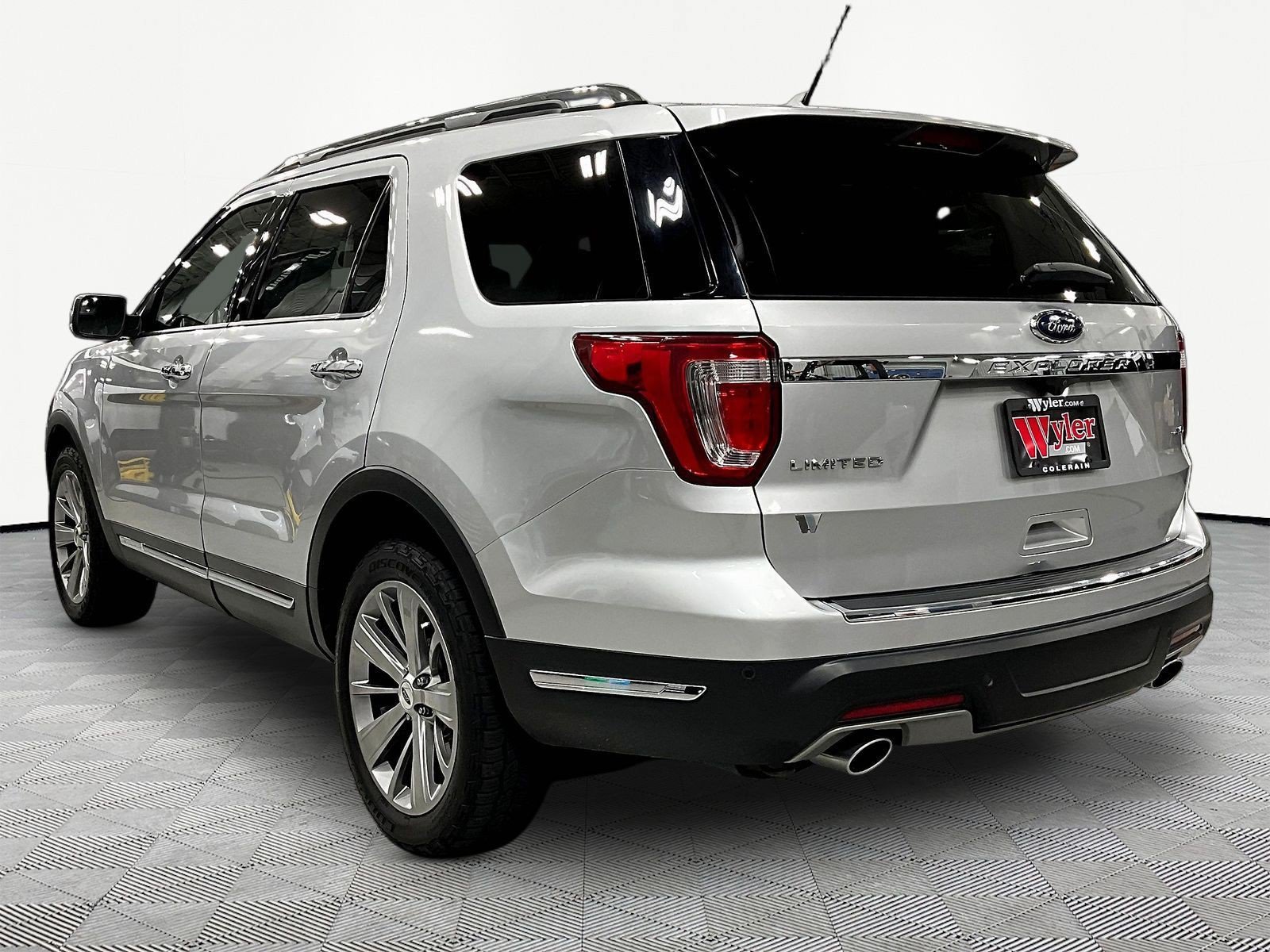 Used 2018 Ford Explorer Limited AWD/4WD image 4