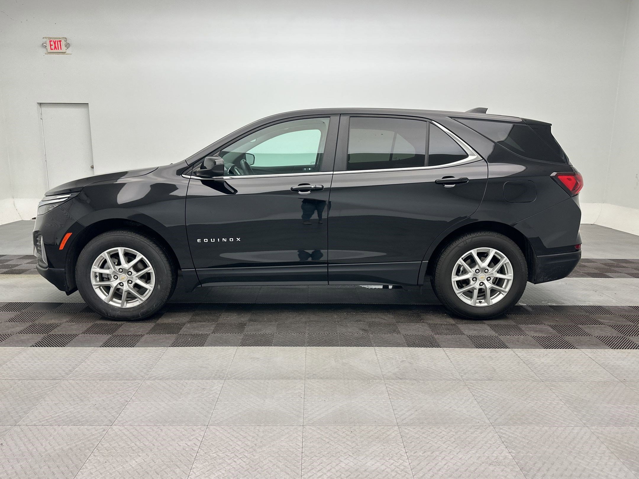 Certified 2023 Chevrolet Equinox LT AWD/4WD image 2
