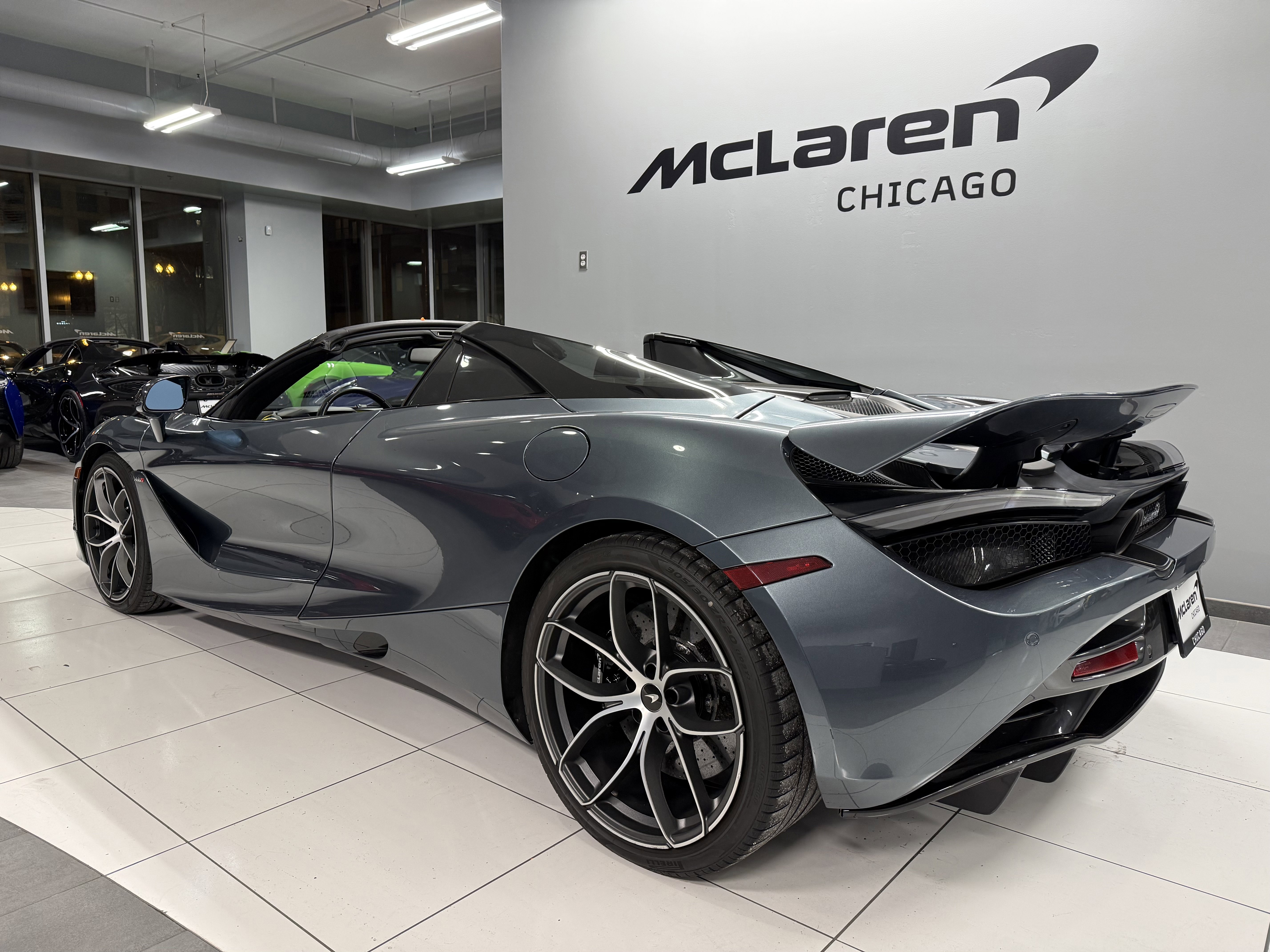 Used 2020 McLaren 720S Spider image 1