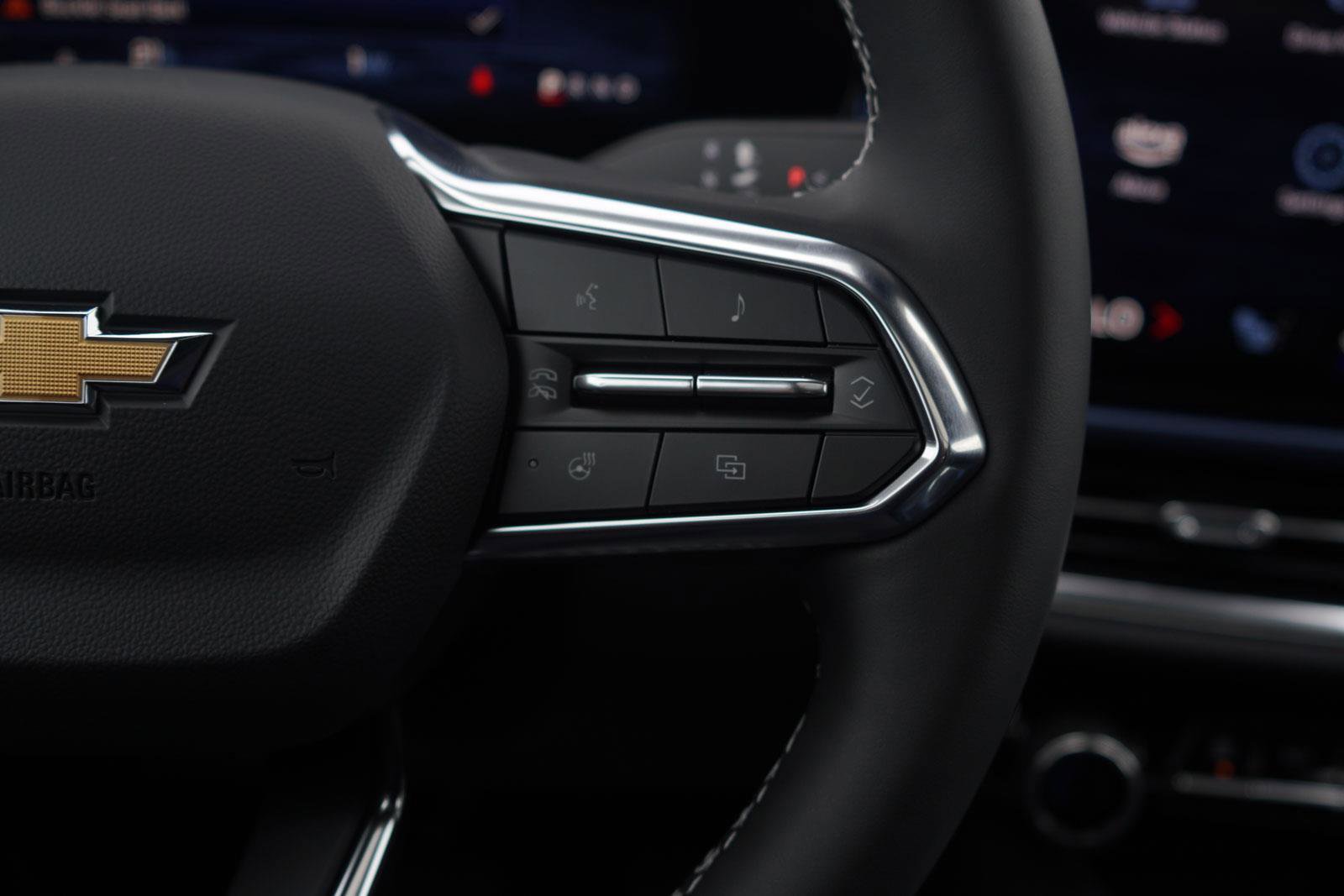 New 2025 Chevrolet Equinox EV LT image 16