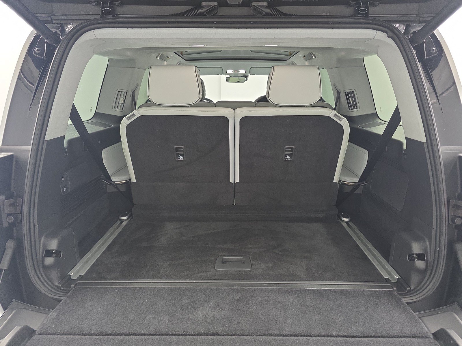 Used 2024 Rivian R1S Adventure AWD/4WD image 15