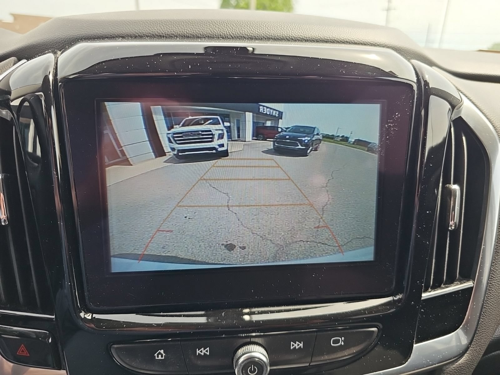 Used 2019 Chevrolet Traverse LT FWD image 17