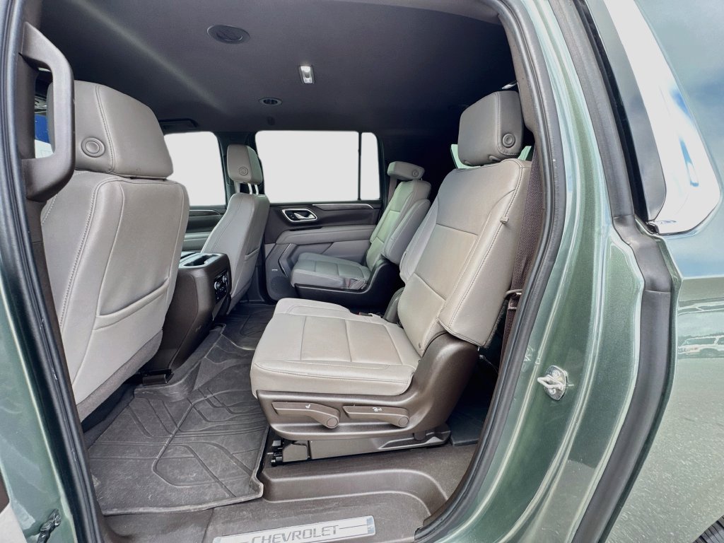 Used 2024 Chevrolet Suburban LT w/ Luxury Package RWD image 25