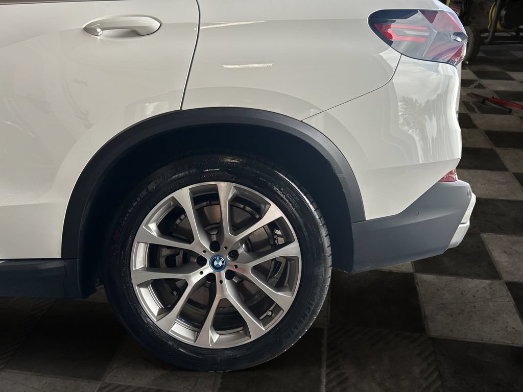 Used 2025 BMW X5 xDrive50e AWD/4WD image 11