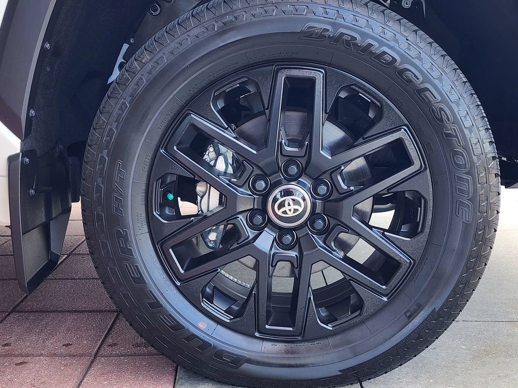 Used 2025 Toyota Tundra Limited AWD/4WD image 4