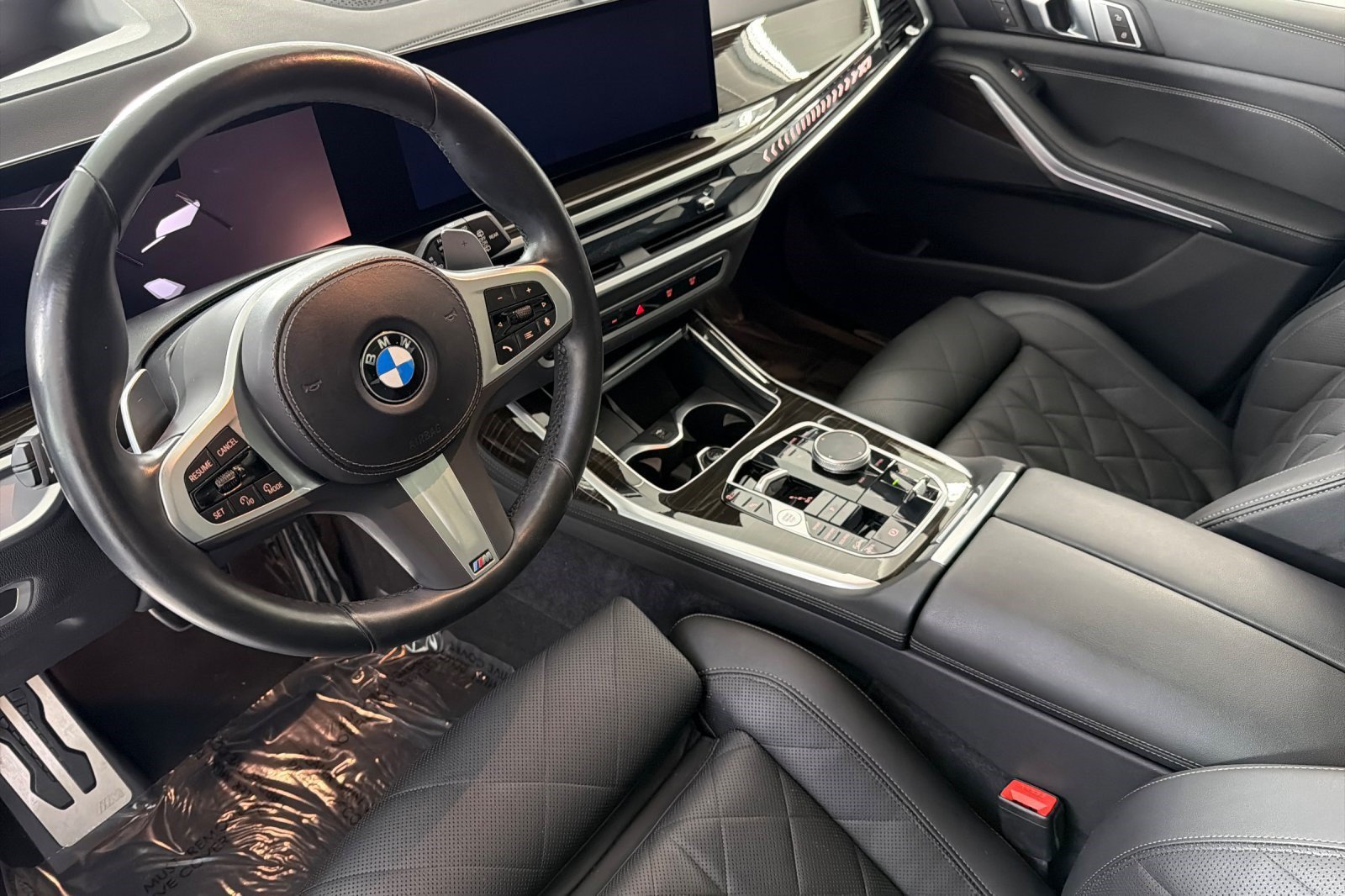 Used 2024 BMW X7 xDrive40i w/ M Sport Package AWD/4WD image 4