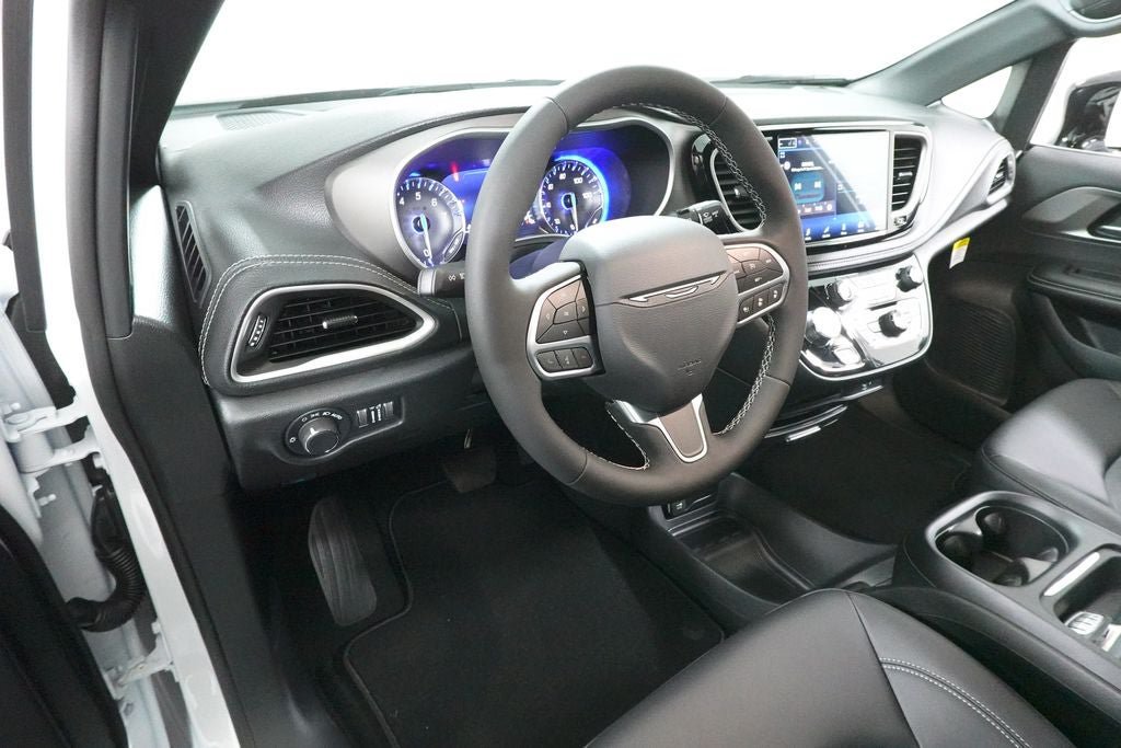 New 2027 Chrysler Pacifica Select FWD image 22