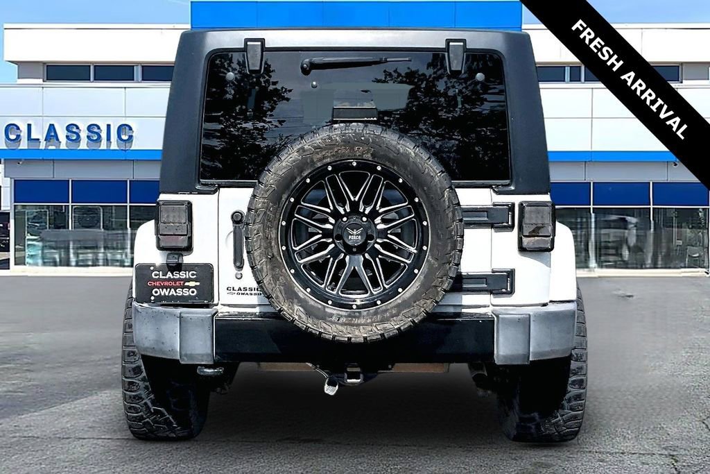 Used 2018 Jeep Wrangler Unlimited Sahara w/ Connectivity Group AWD/4WD image 4