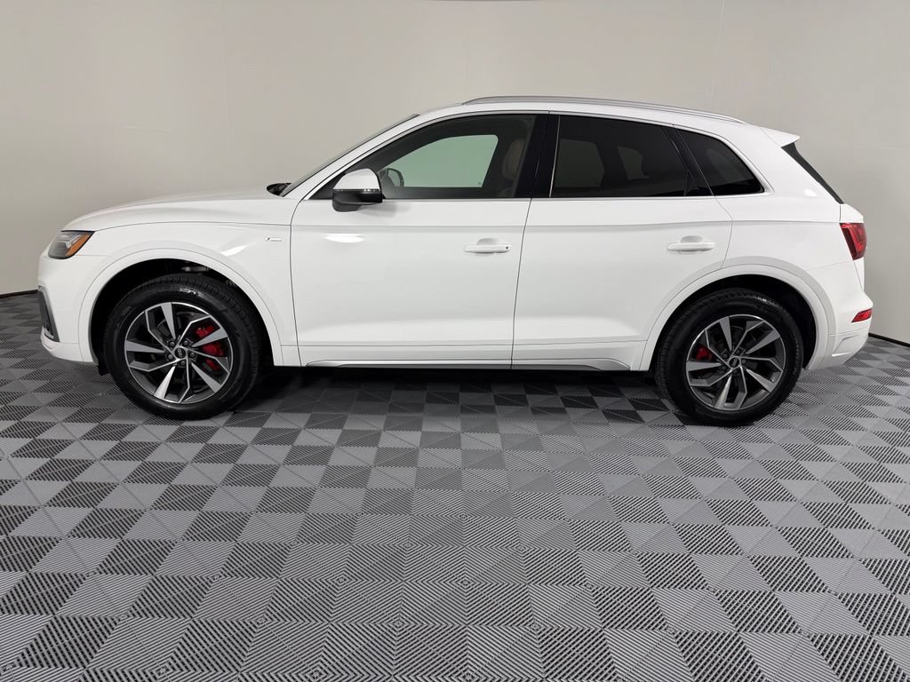 Used 2022 Audi Q5 2.0T Premium w/ Convenience Package AWD/4WD image 2