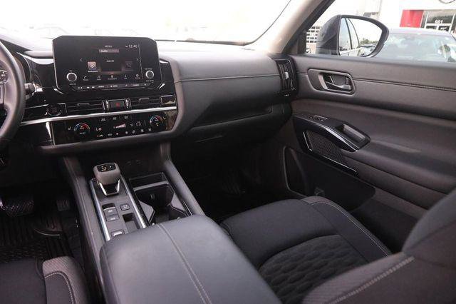 Used 2025 Nissan Pathfinder SV image 26
