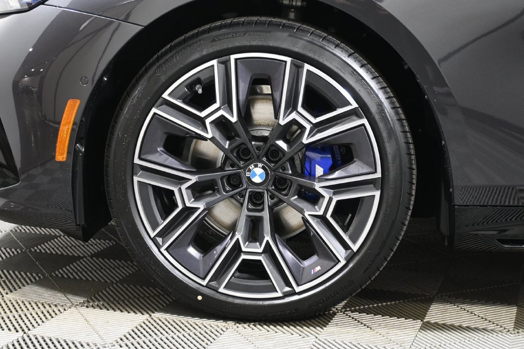 Used 2026 BMW 530i xDrive w/ M Sport Package AWD/4WD image 12
