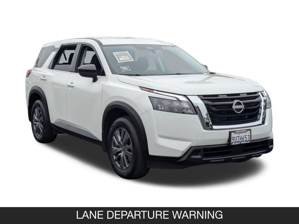 Used 2025 Nissan Pathfinder S FWD image 2