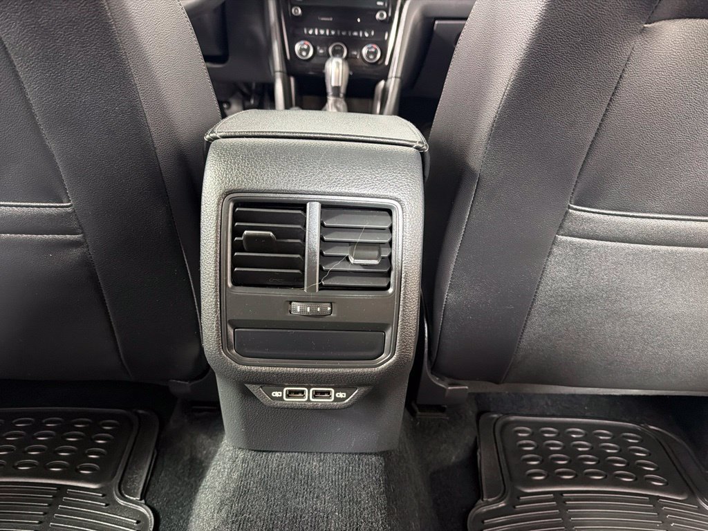 Certified 2022 Volkswagen Passat 2.0T SE FWD image 20