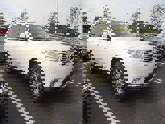 Used 2012 Toyota Highlander Limited w/ Tow Pkg image 5