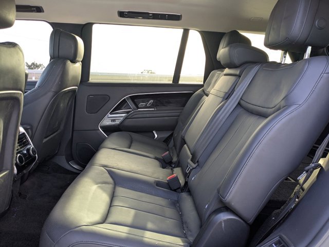 Used 2023 Land Rover Range Rover Long Wheelbase SE image 15