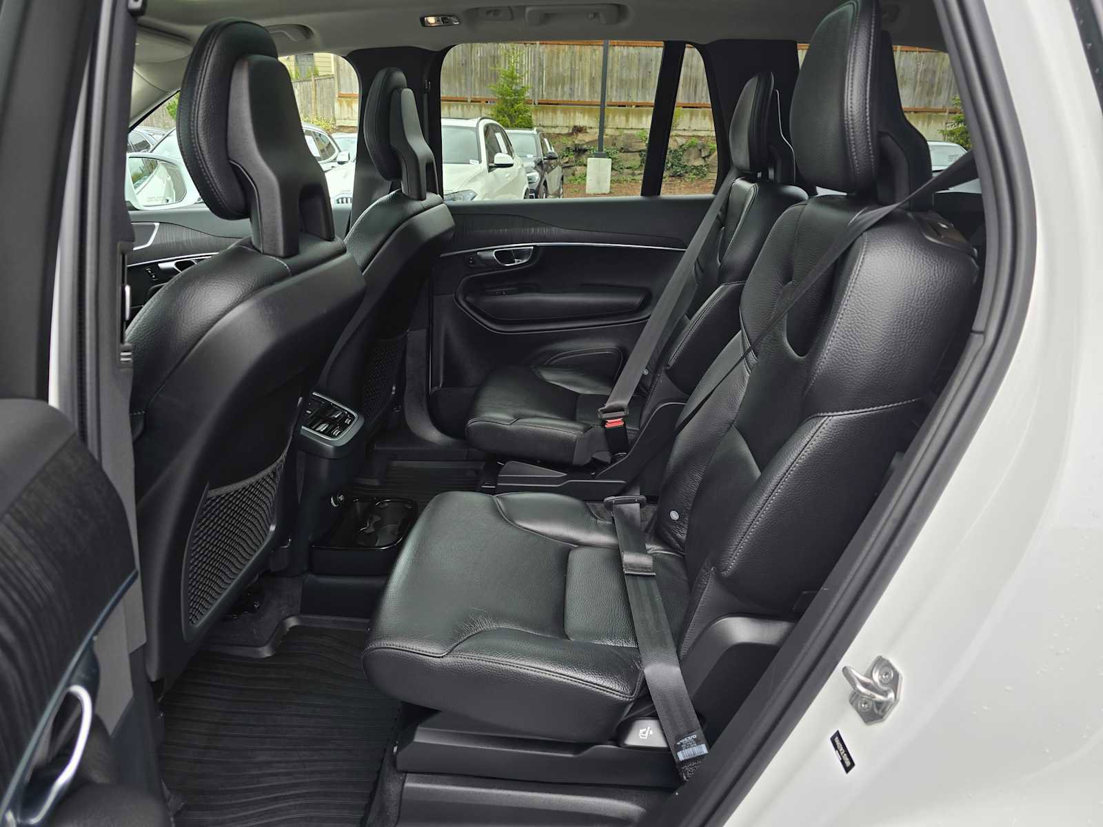 Used 2020 Volvo XC90 T6 Momentum AWD/4WD image 16