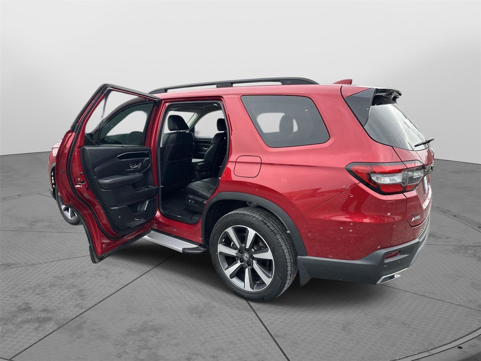 Certified 2025 Honda Pilot Touring image 36