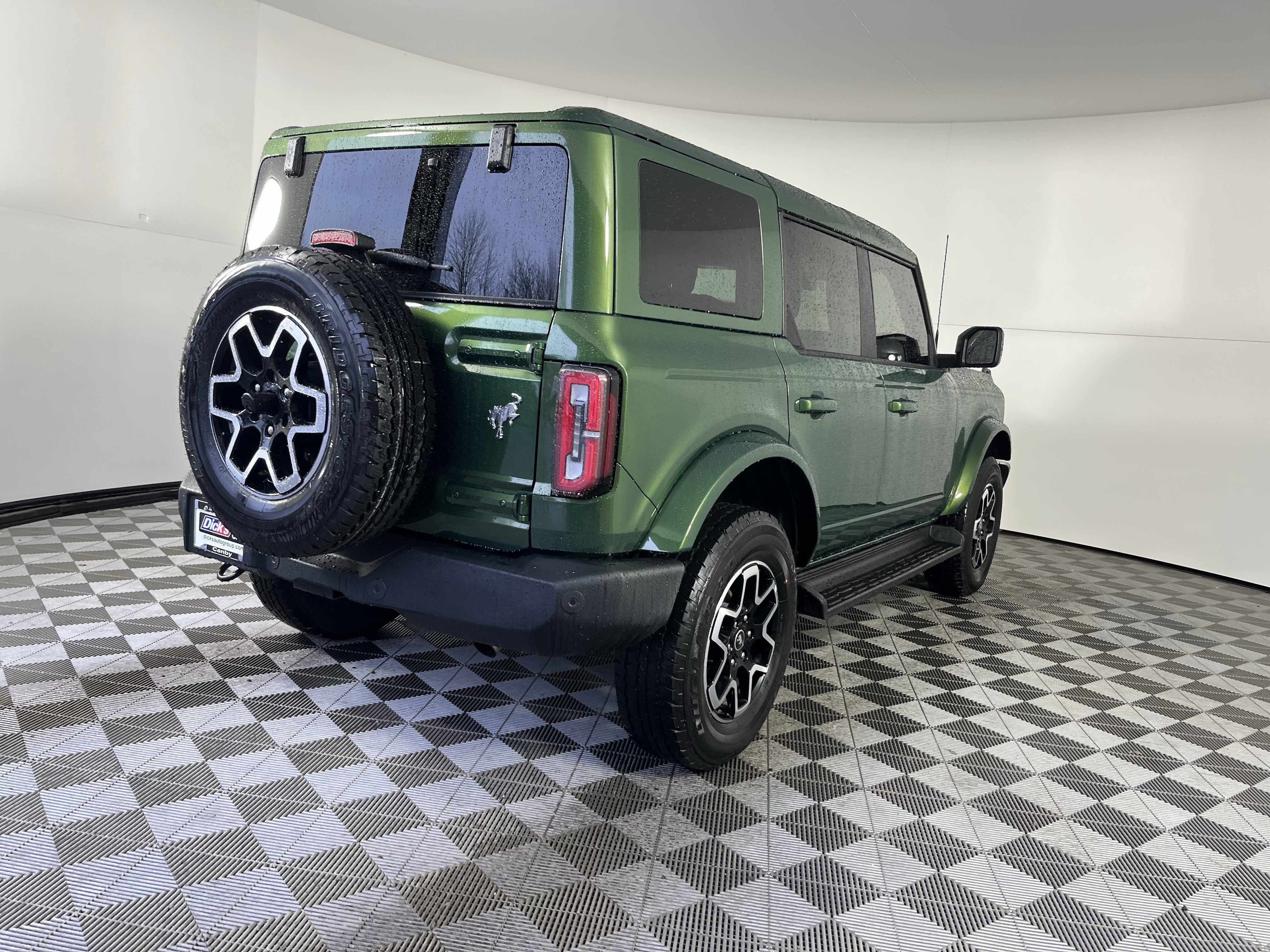 Used 2025 Ford Bronco Outer Banks image 6