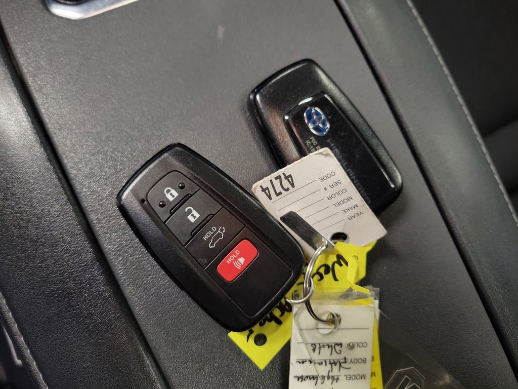 Used 2022 Toyota Highlander Platinum image 17